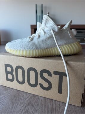 YEEZY BOOST 350 V2 Size 6 Cream White
